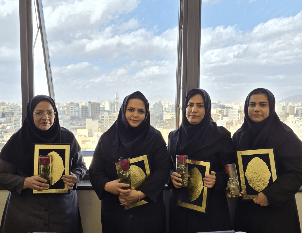 تقدیر مدیرعامل محترم از پرسنل خانم مجموعه به مناسبت روز زن